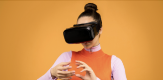 UofL researchers have developed a technology that leverages virtual reality to help combat eating disorders. (Photo: Pexels.com)